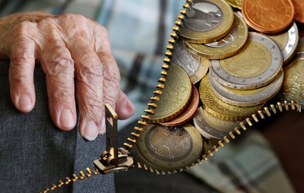 Не рост, а падение: Реальные пенсии россиян снизились впервые с 2015 года